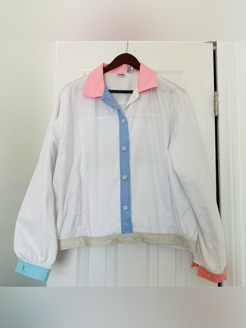 Women's vintage Leon Levin lightweight color-block jacket, white
Multicolor 18